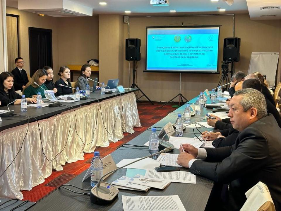 What were discussed by Kazakhstan and Uzbekistan at the 6th meeting of the Kazakhstan-Uzbekistan joint working group on environmental protection and water quality issues in the Syrdarya river basin?